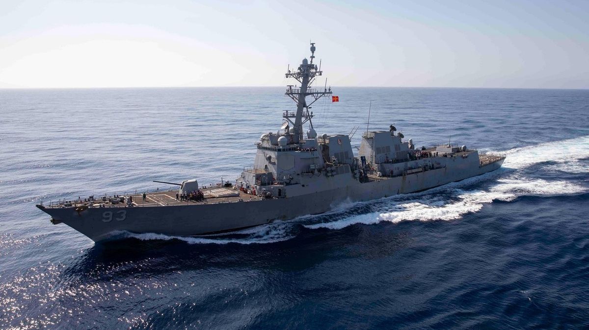 Na šakaly s brokovnicemi. Čína a USA se po dalším přiblížení válečných lodí obviňují z provokací
